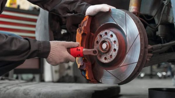 دلایل سوت کشیدن ترمز خودرو و راه‌حل‌ها